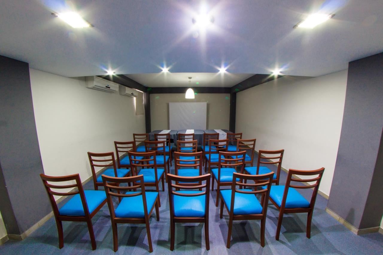伊泽库瓦托雷酒店 圣克鲁斯 外观 照片